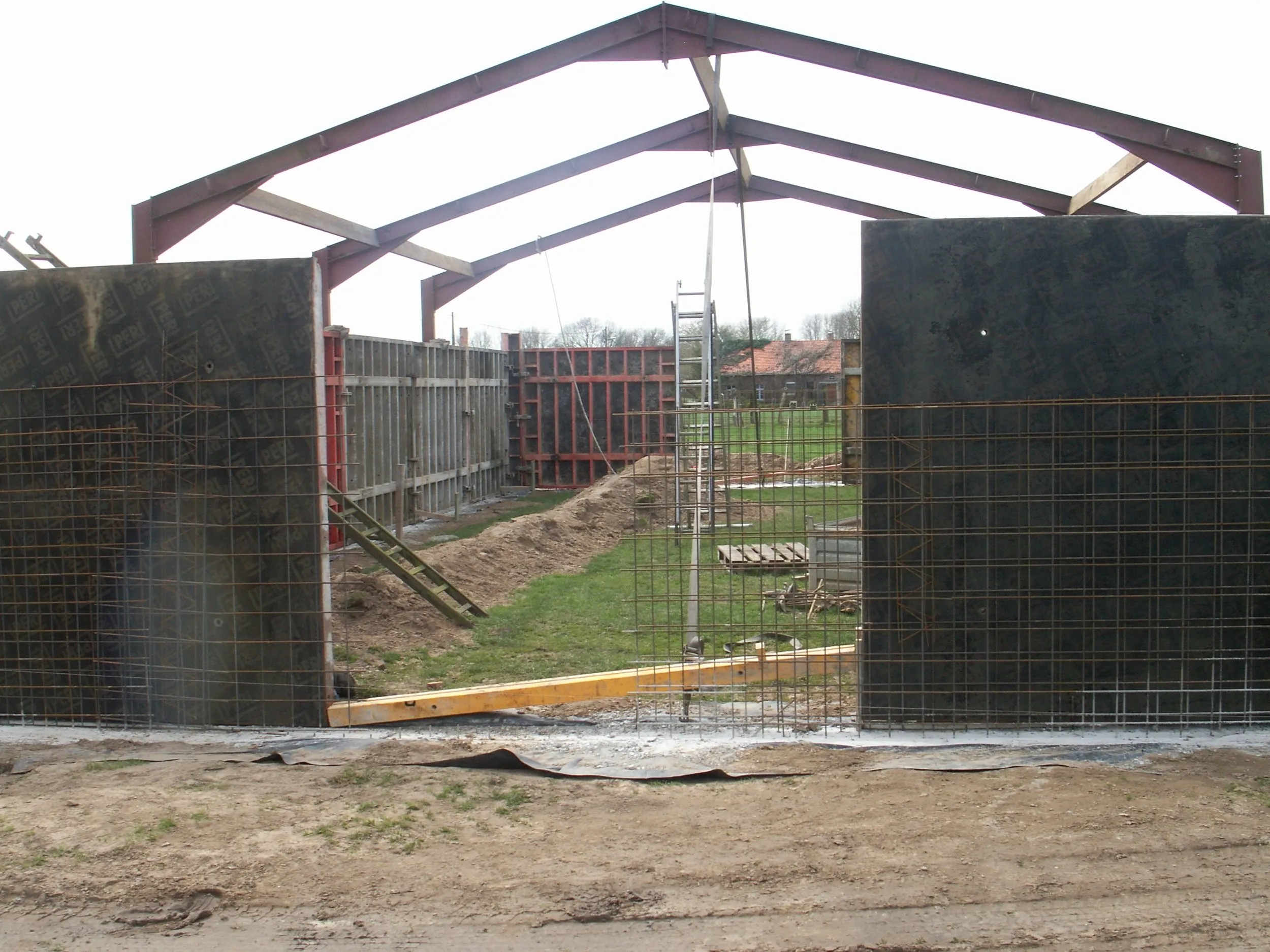 Bouw van rolstoeltoegankelijke stal - 2013