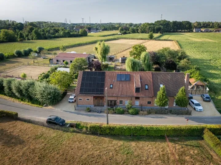 Luchtfoto van de langgevelhoeve in Viersel